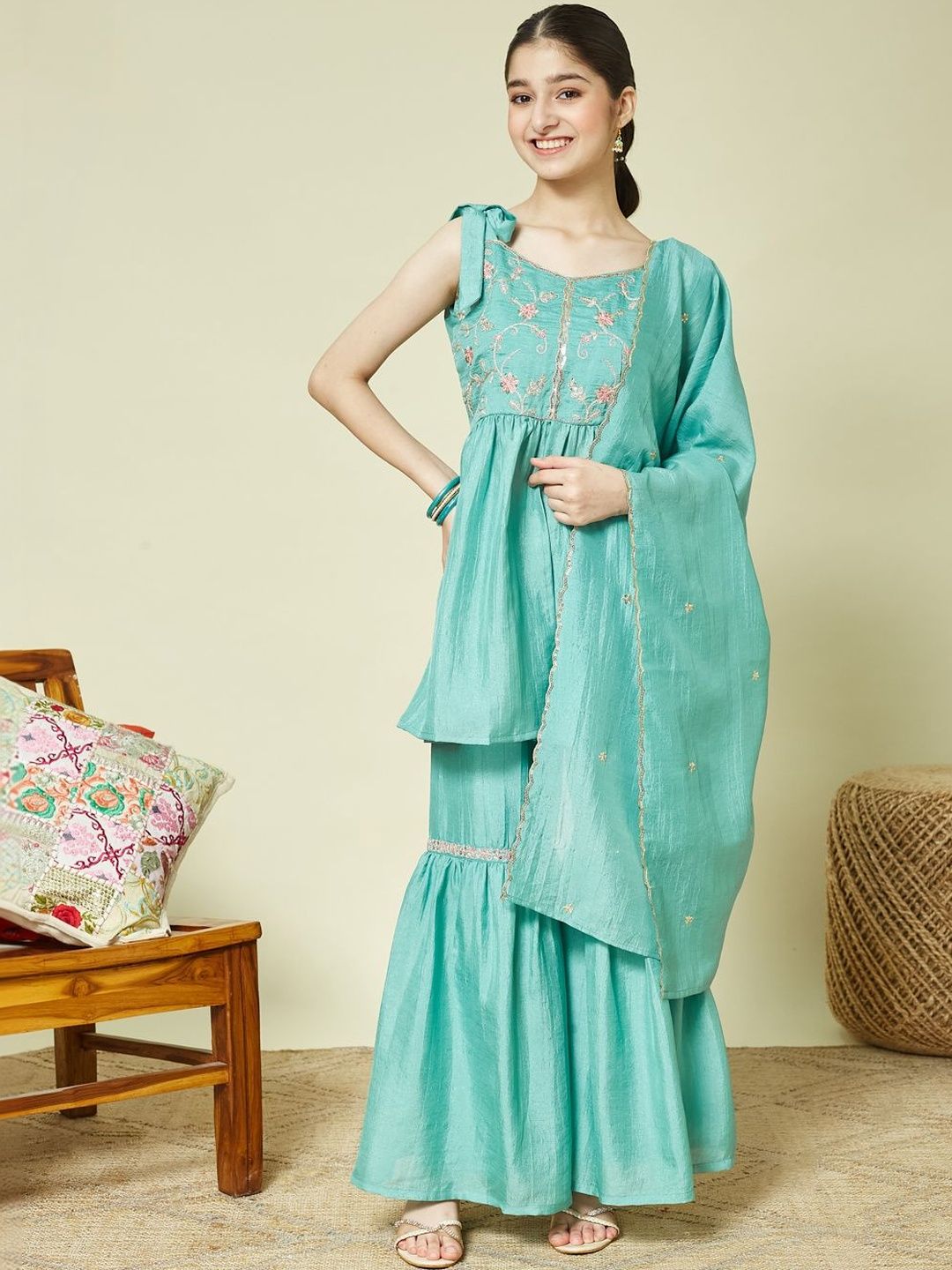 CurlyTales Girls Ethnic Motifs Embroidered Regular Gotta Patti Kurta with Sharara & With Dupatta-picture-45