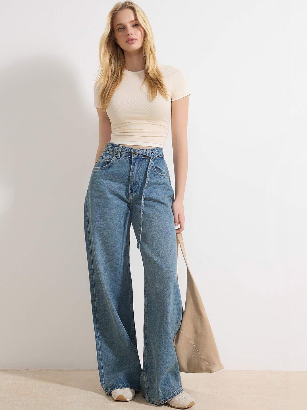 Trendyol Women Wide Leg High-Rise Light Fade Jeans-picture-17