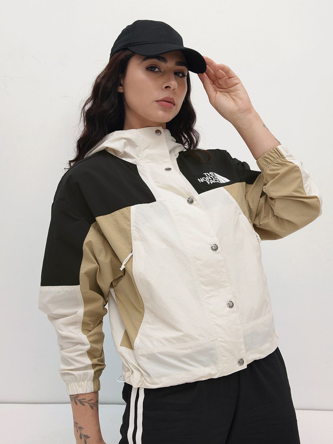The North Face Colourblocked UPF 50+ Windcheater Sporty Jacket-picture-24