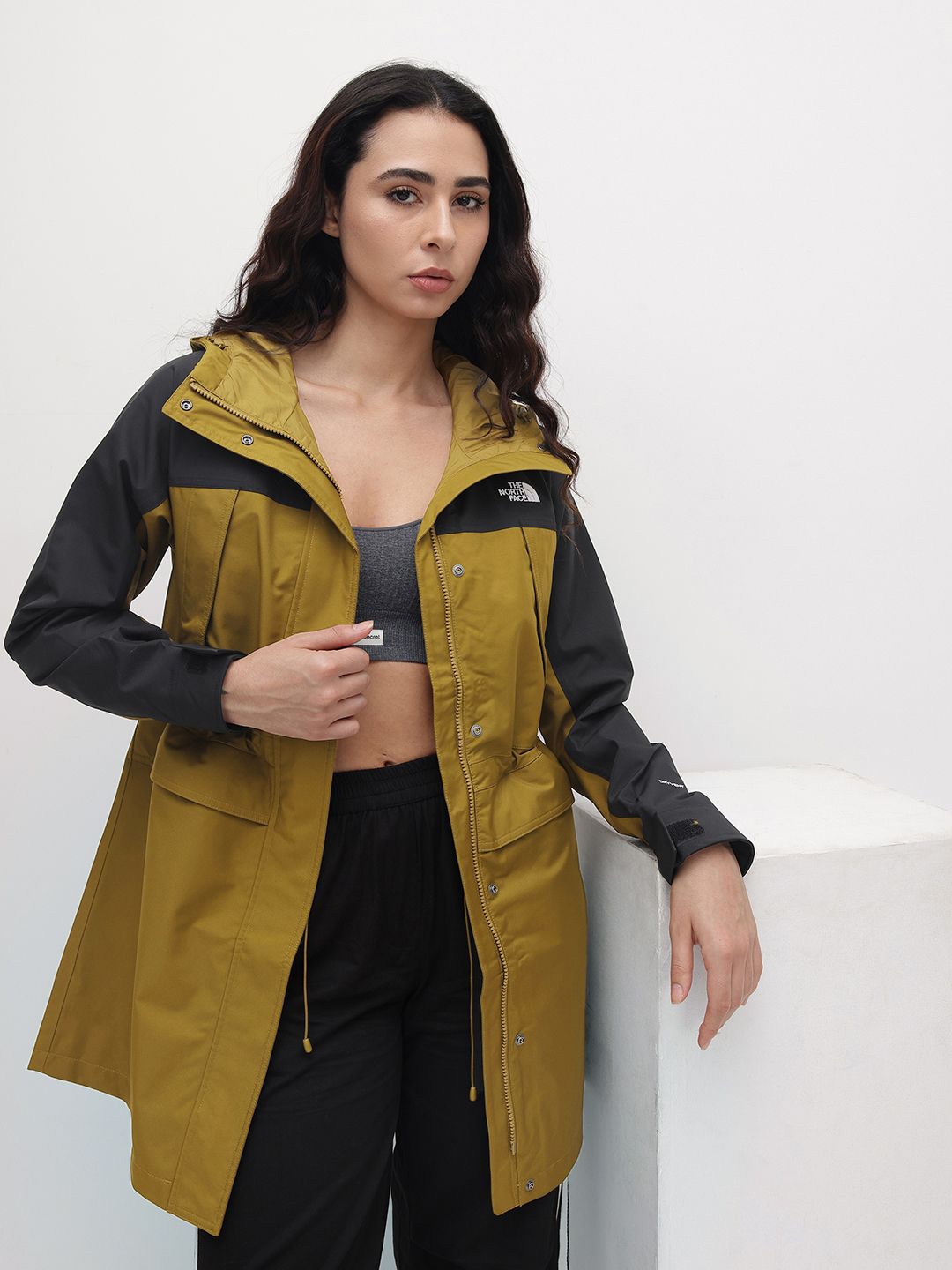 The North Face Colourblocked Mountain Dryvent Parka Jacket-picture-33