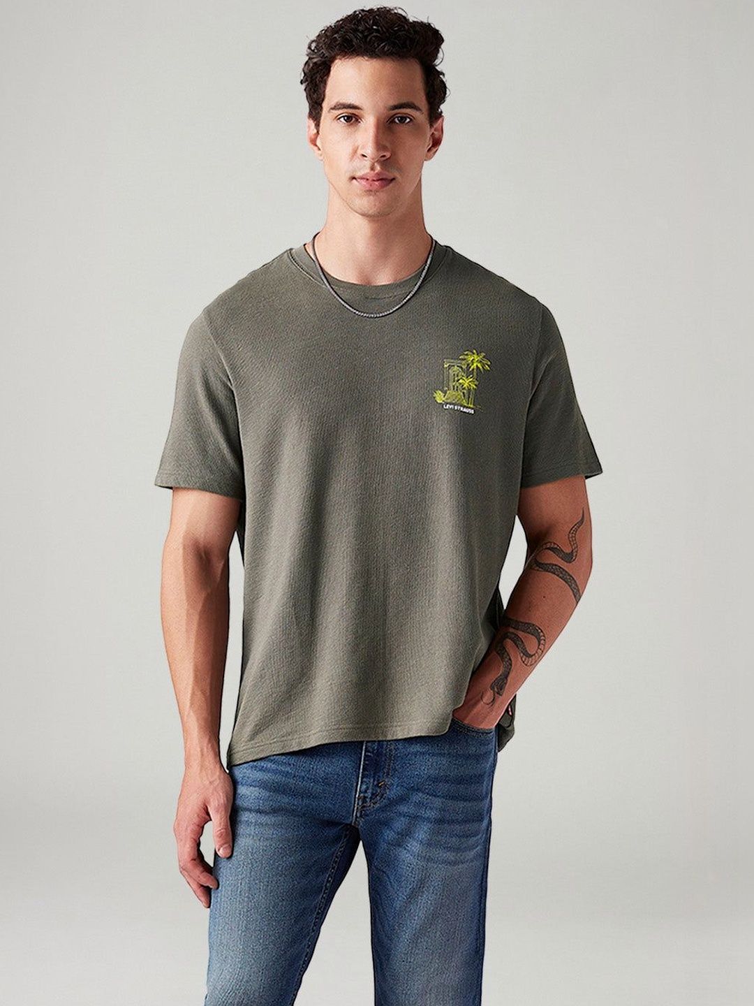 Levis Men's Graphic Print Regular Fit T-Shirt-picture-14