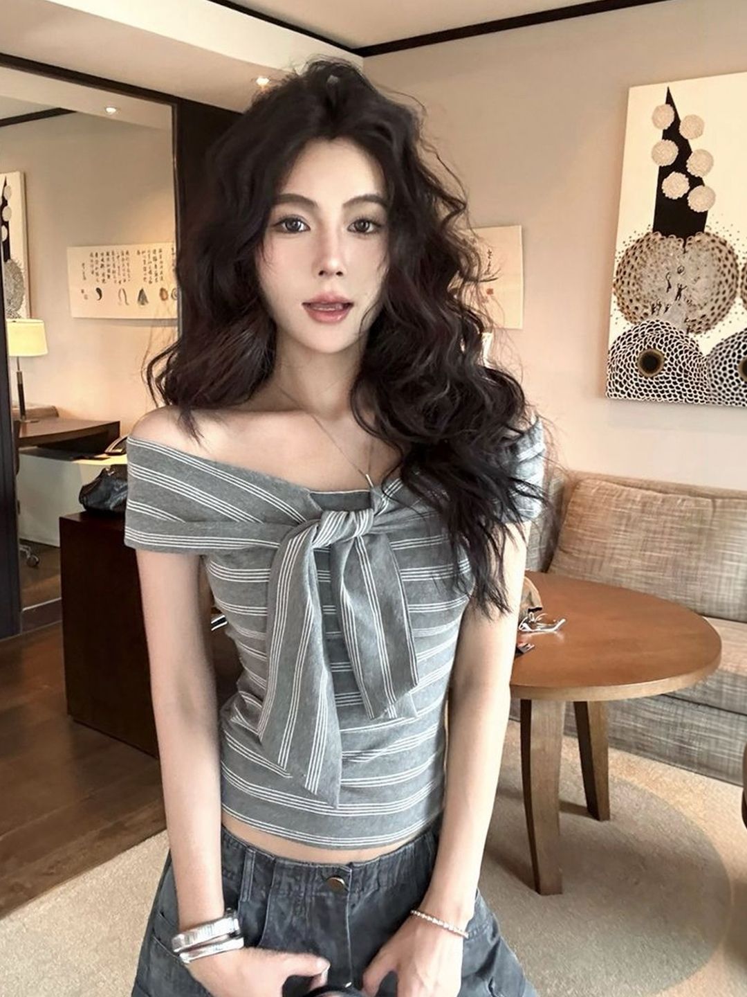 Suo Striped Off-Shoulder Crop Top-picture-25