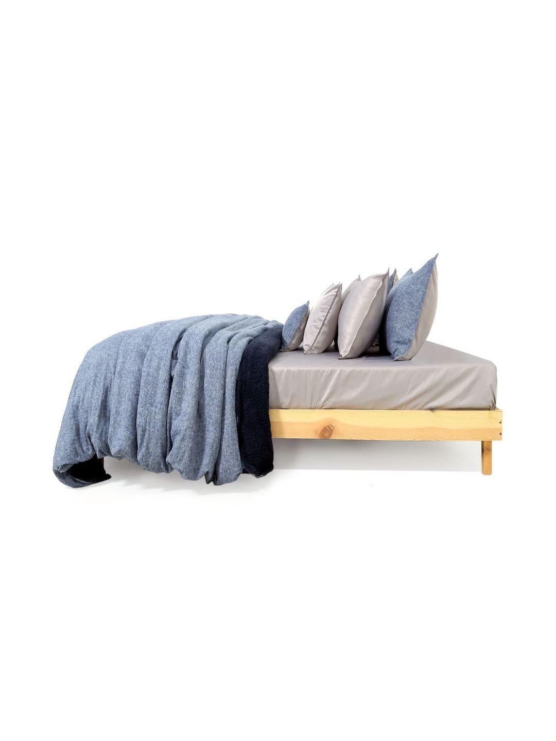Zarf Blue & Silver-Toned Mild Winter 600 GSM Quilt-image-40
