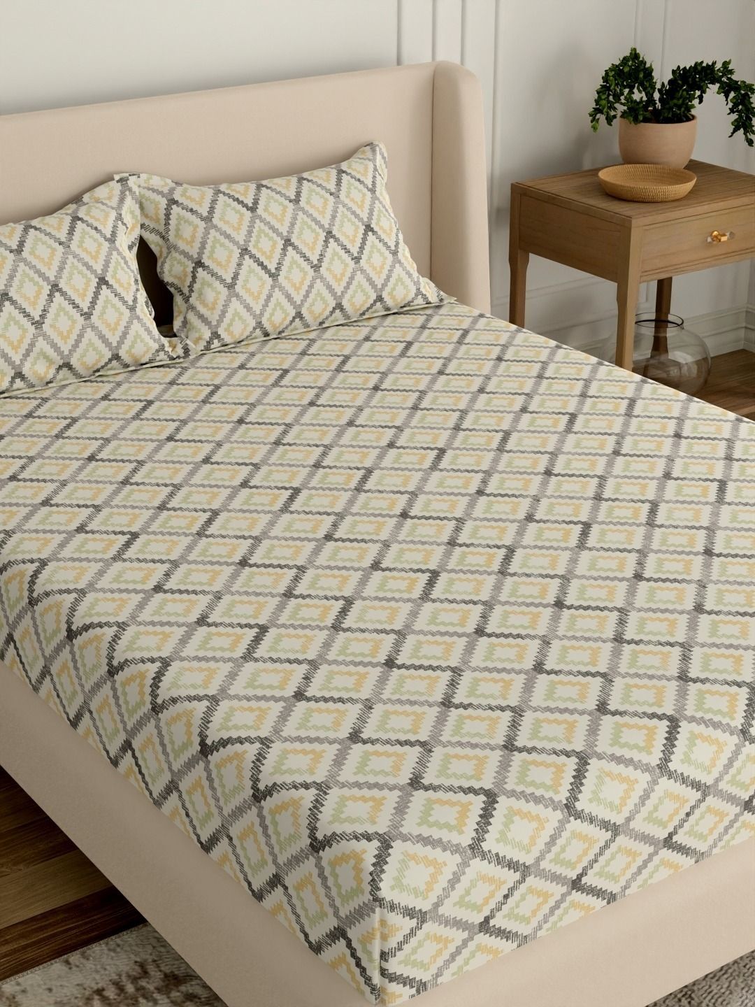 Portico 144 TC Black & Gold-Toned Geometric Bedsheet with 2 Pillow Covers-picture-37