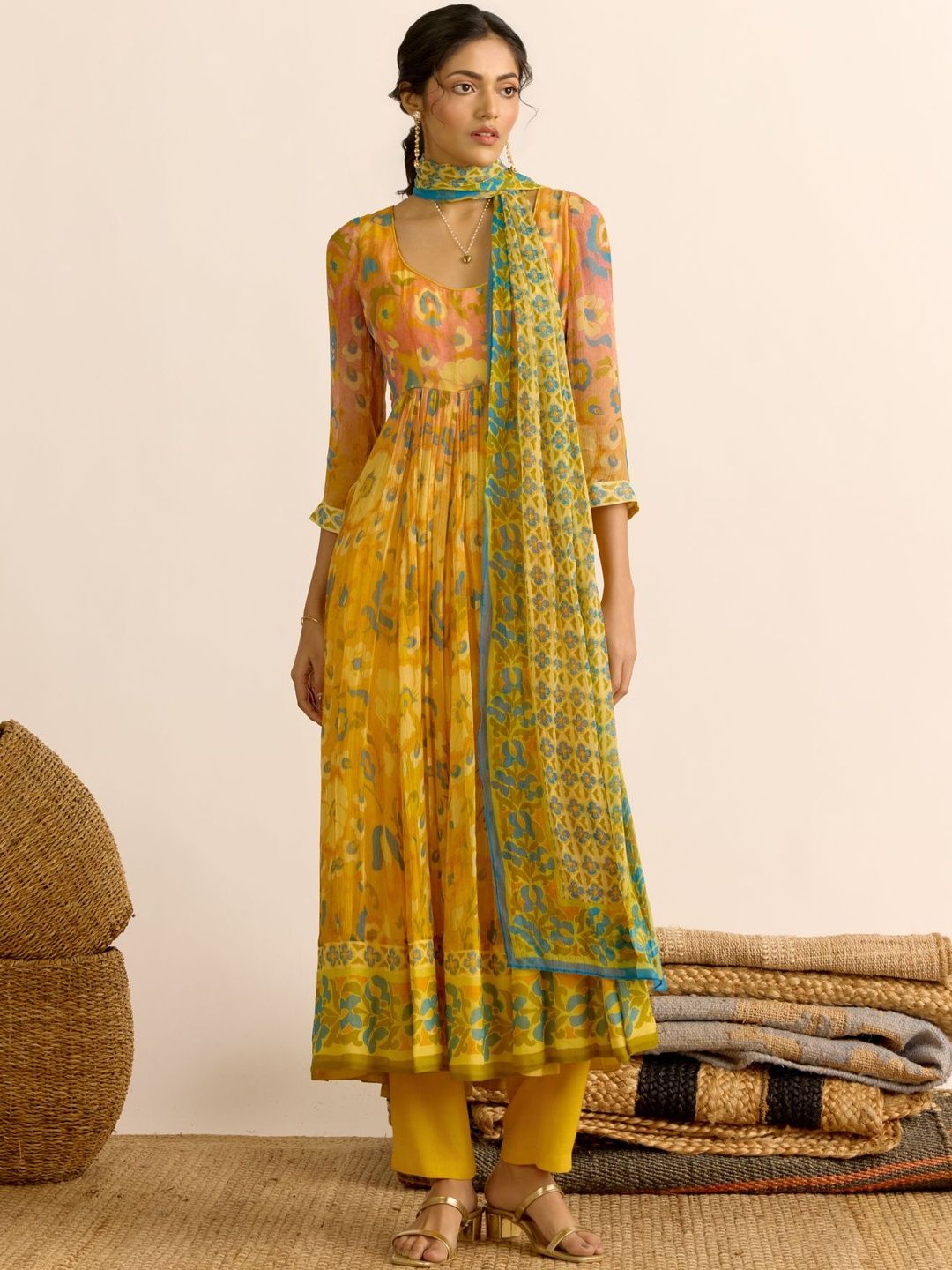 aarke Ritu Kumar Women Floral Printed Empire Kurta with Trousers & With Dupatta-picture-35