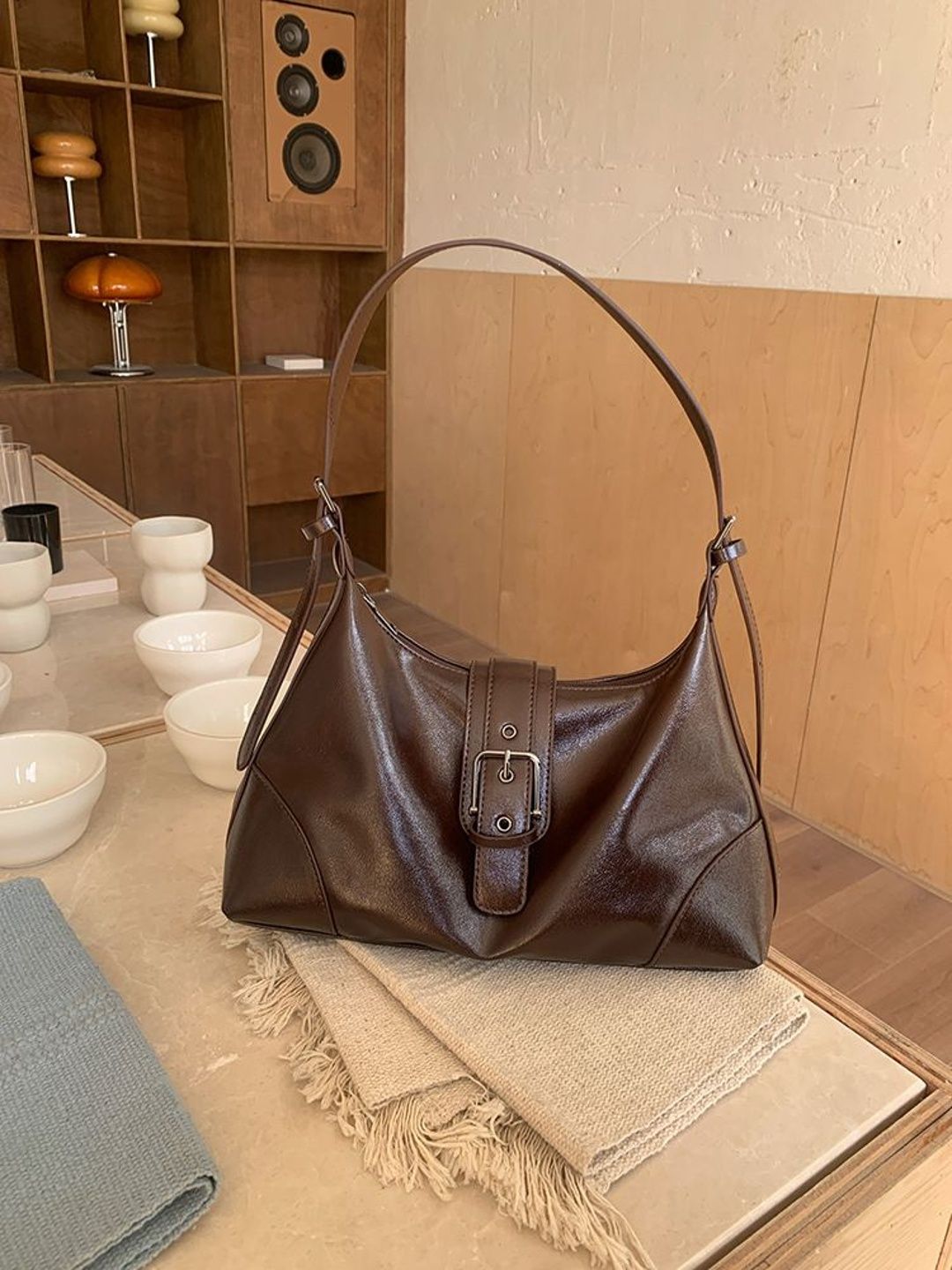 StyleCast x Revolte Swagger Shoulder Bag-picture-54