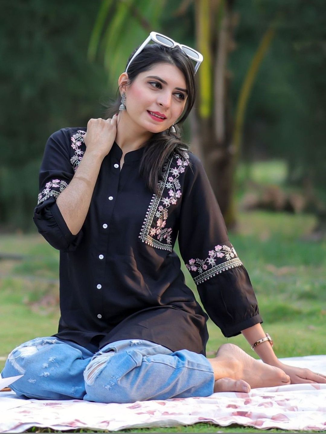iEthniya Floral Embroidered Thread Work Thread Work Kurti-picture-12