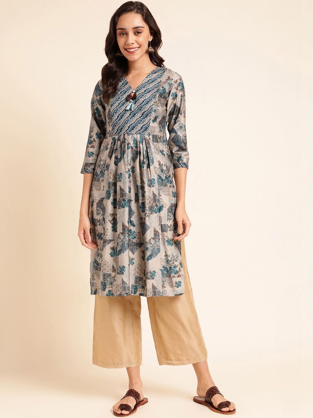 Ishin Floral Printed V-Neck Panelled Kurti-picture-13