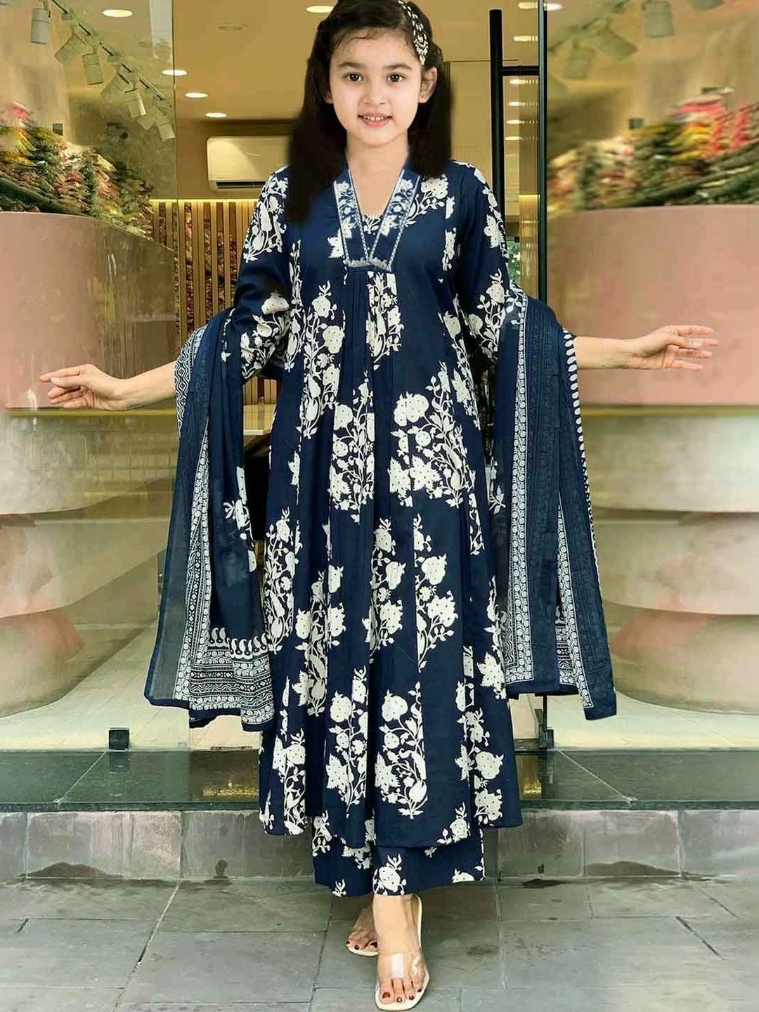 Vetrokart Girls Floral Printed Regular Raw Silk Kurta with Pyjamas & With Dupatta