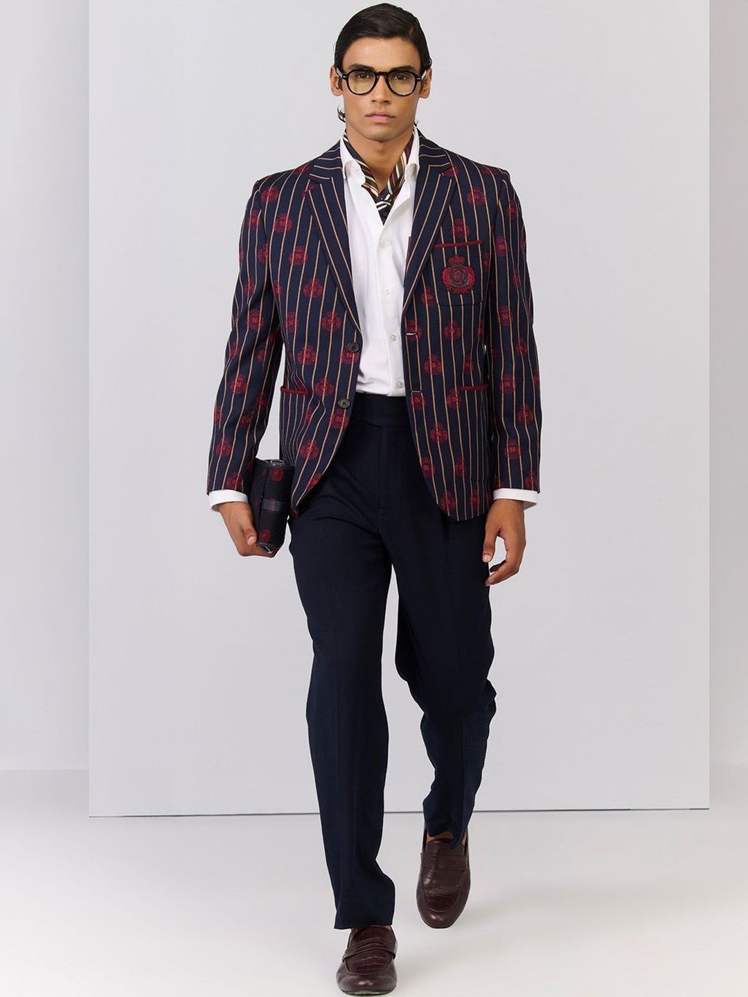 S&N by Shantnu Nikhil Embroidered Single Breasted Blazer-picture-45