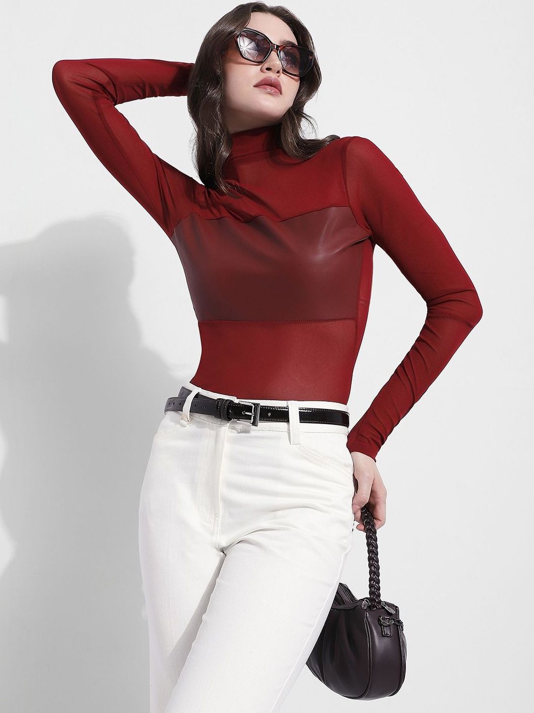 SHOWOFFFF Top-picture-16