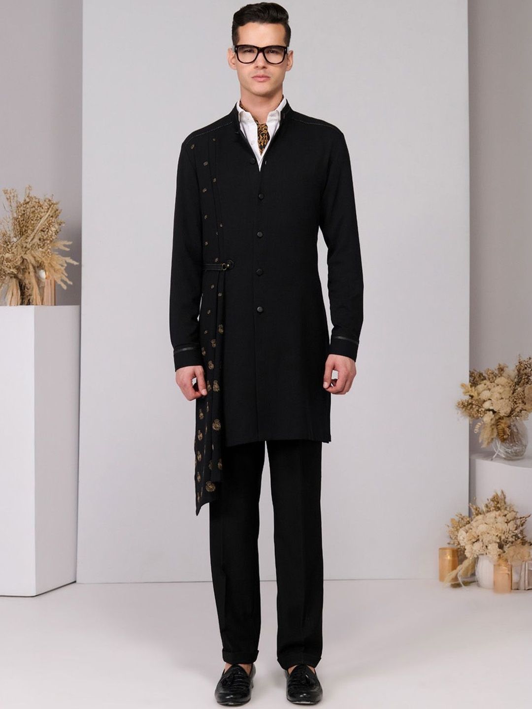 S&N by Shantnu Nikhil Men Floral Embroidered Flared Sleeves Thread Work Kurta-picture-15