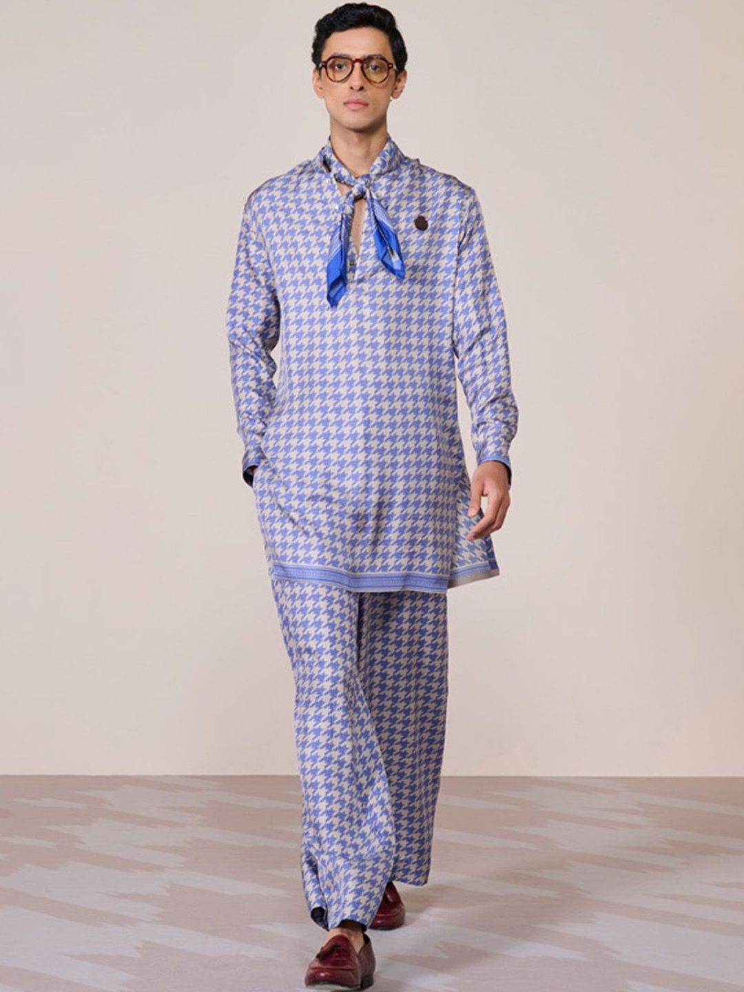 S&N by Shantnu Nikhil Men Checked Kurta-picture-25