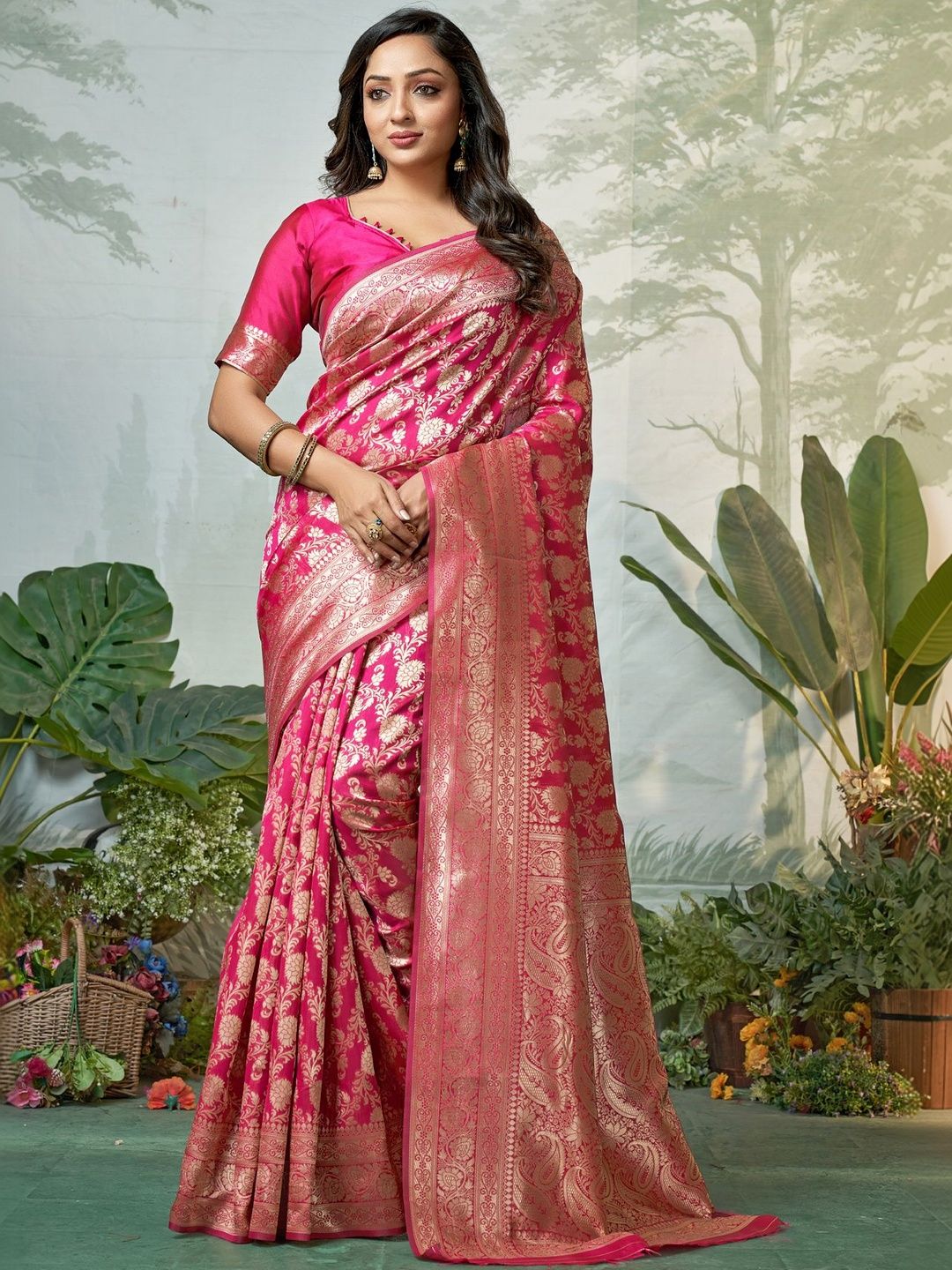 SZN Paisley Zari Silk Blend Heavy Work Banarasi Saree-picture-15