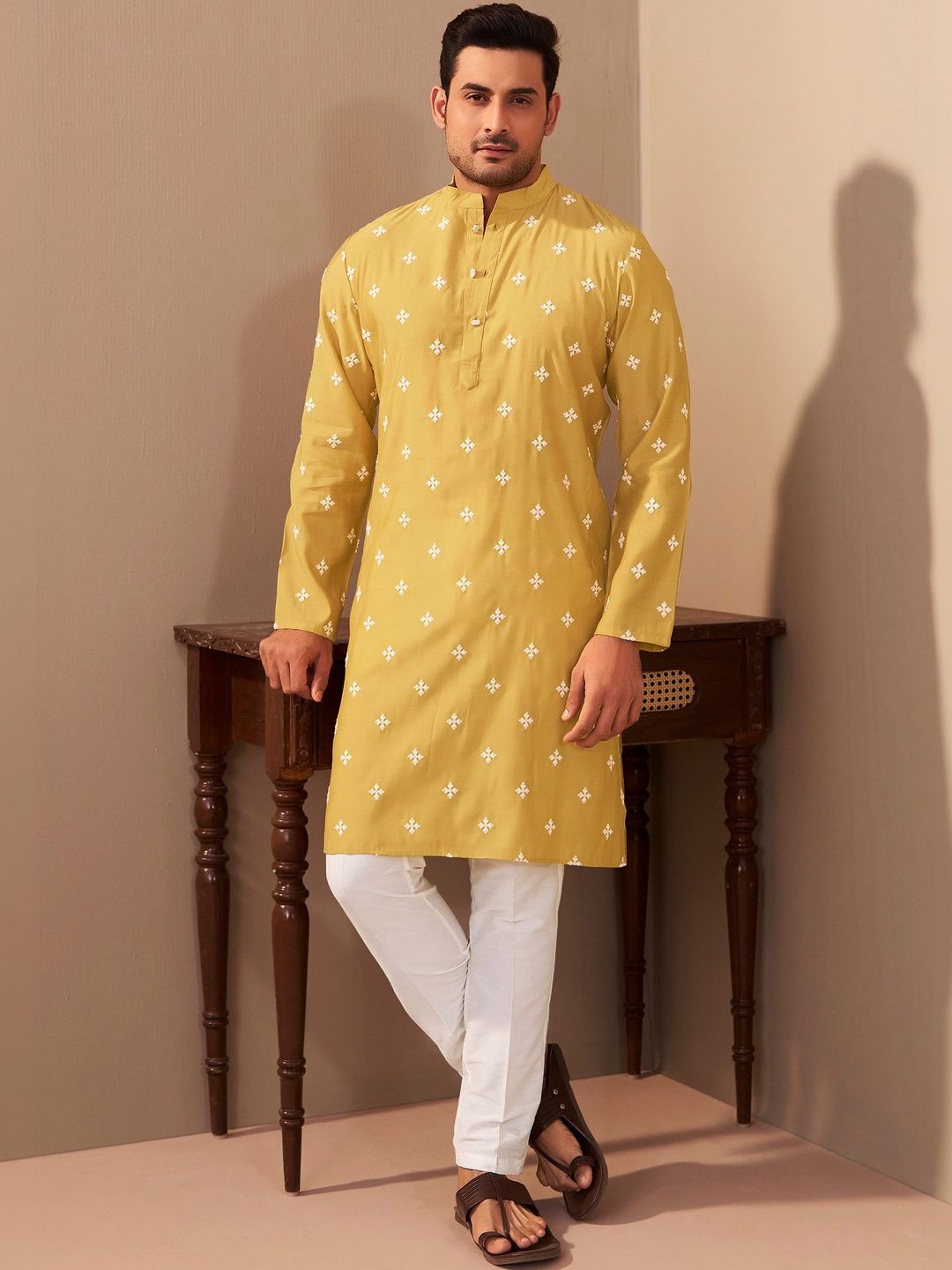 House of Pataudi Embroidered Mandarin Collar Knee Length Straight Kurta-picture-23