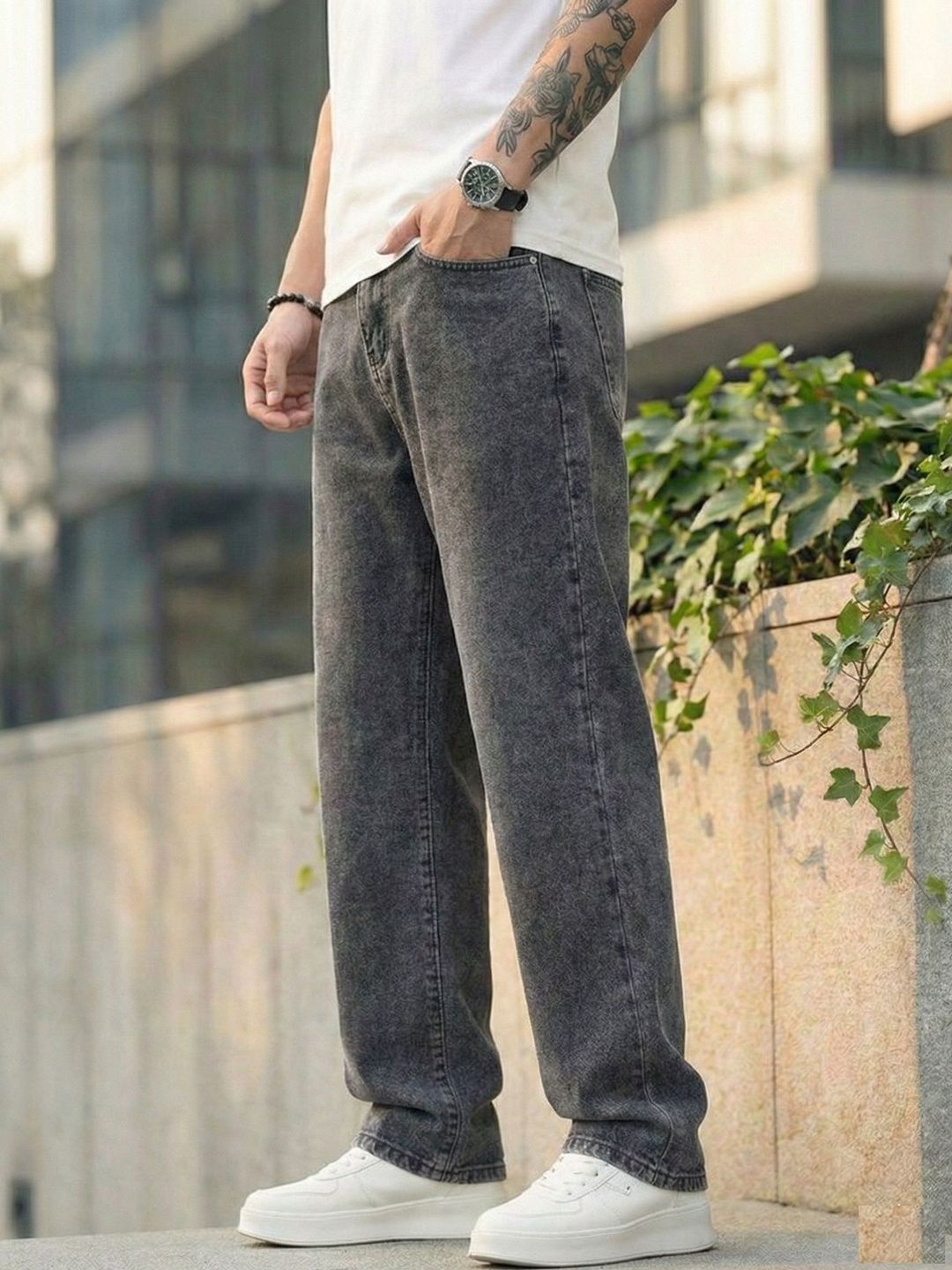 Veltick Men Mid-Rise Light Fade Jeans-image-23