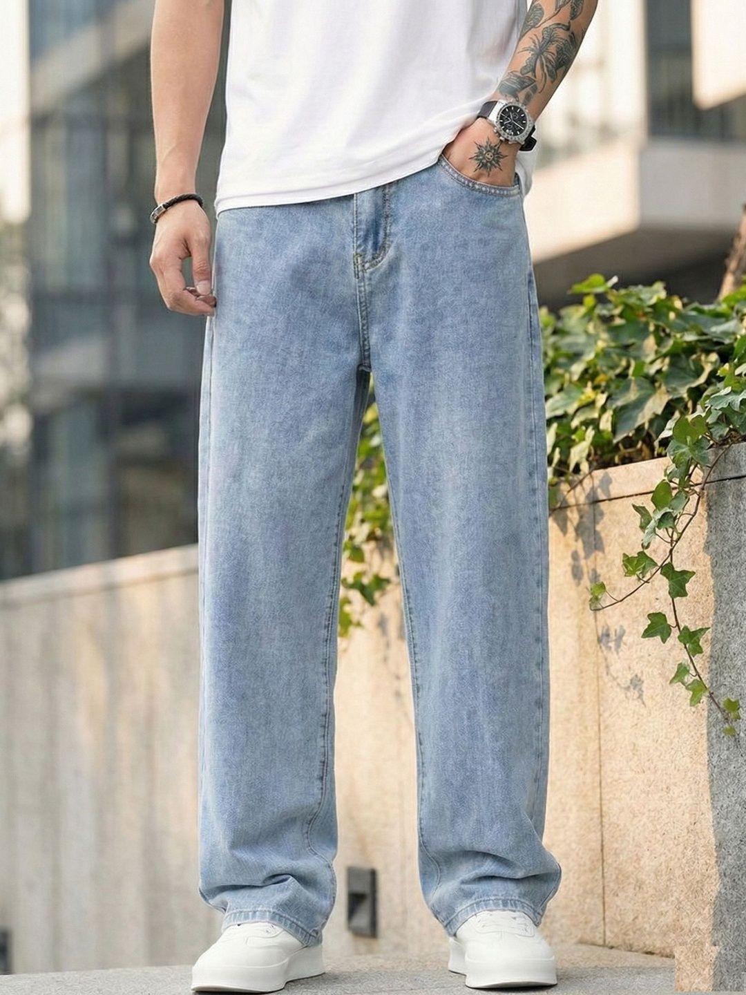 Veltick Men Mid-Rise Light Fade Jeans-image-26