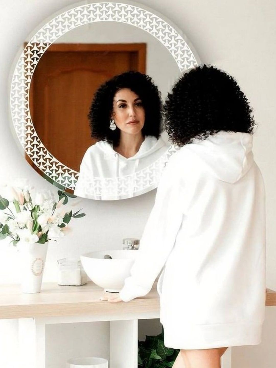ARYAANSH White Round Vanity Mirror Touch Sensor Mirrors-picture-30