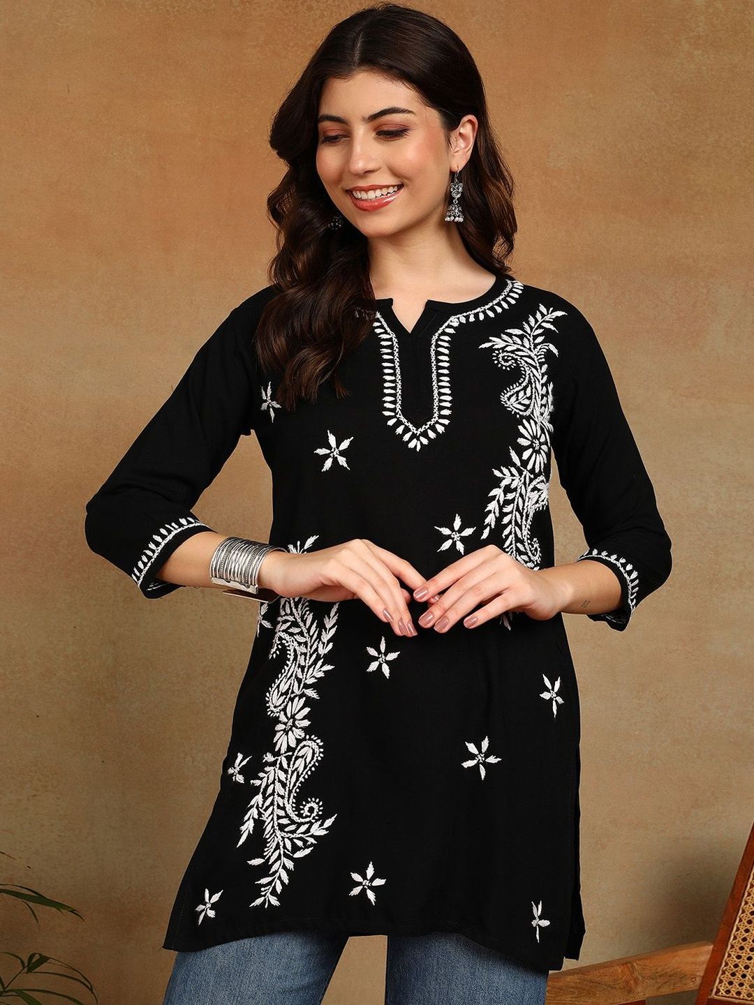 VAHSON Paisley Embroidered V-Neck Chikankari Liva Chikankari Kurti-picture-26