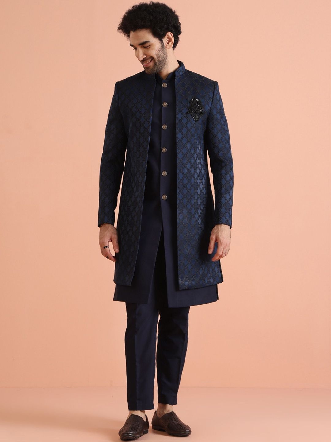 KISAH Embroidered Mandarin Collar Sherwani