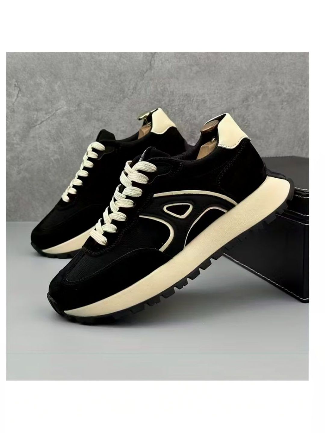 Robbie Jones Men Colourblocked PU Sneakers