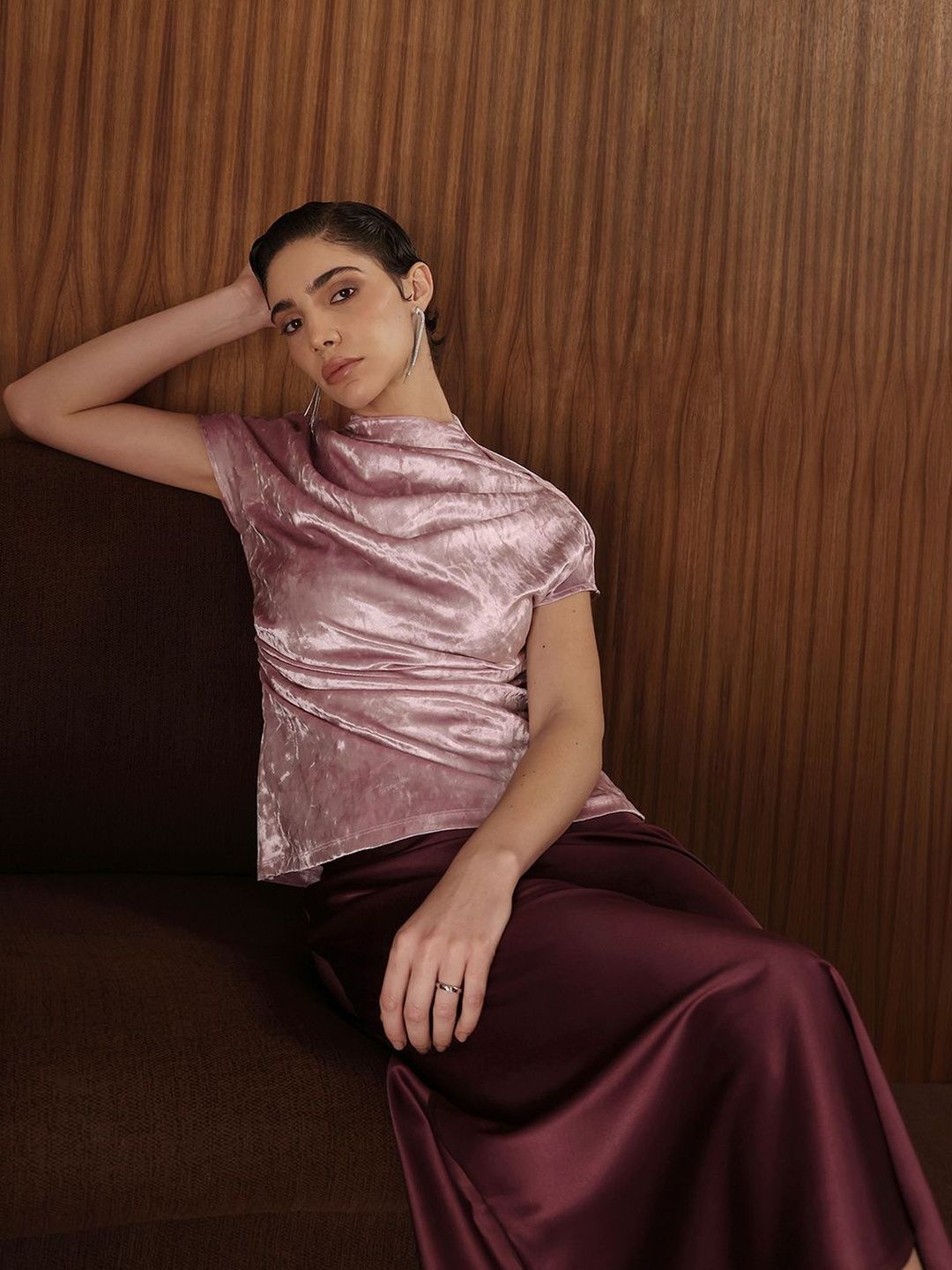 FABLE STREET Extended Sleeves Sheen Velvet Top-picture-25
