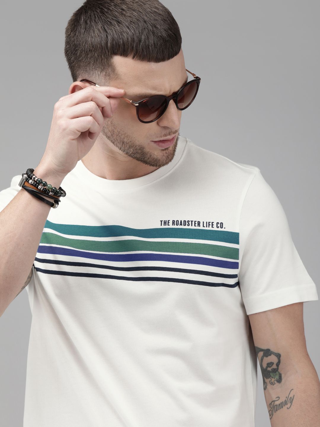 The Roadster Lifestyle Co Men White Blue Striped Round Neck Pure Cotto
