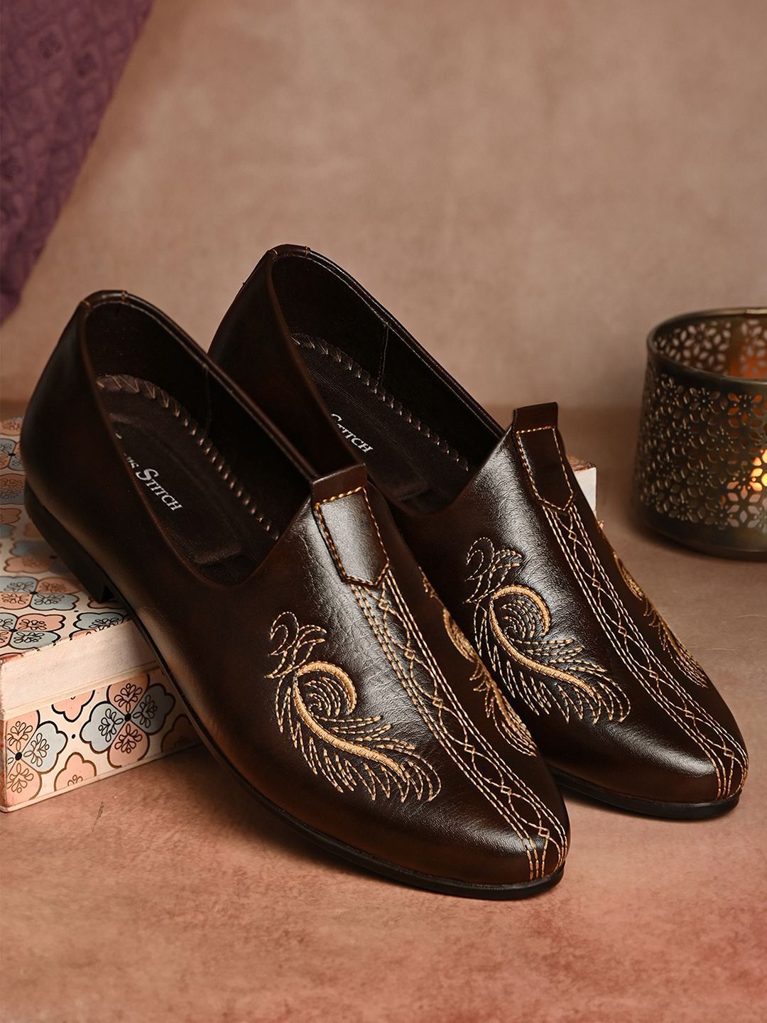 LOUIS STITCH Men Textured PU Mojaris-picture-11