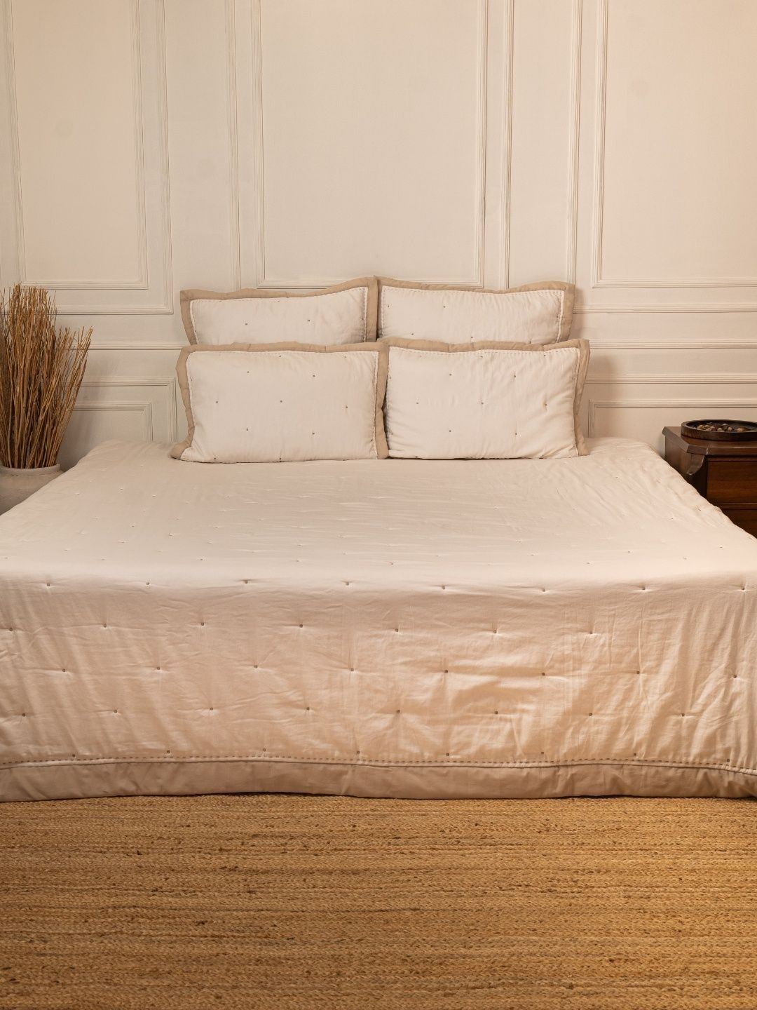 Ammorada Cream-Coloured King Bedsheet with 4 Pillow Covers-image-33