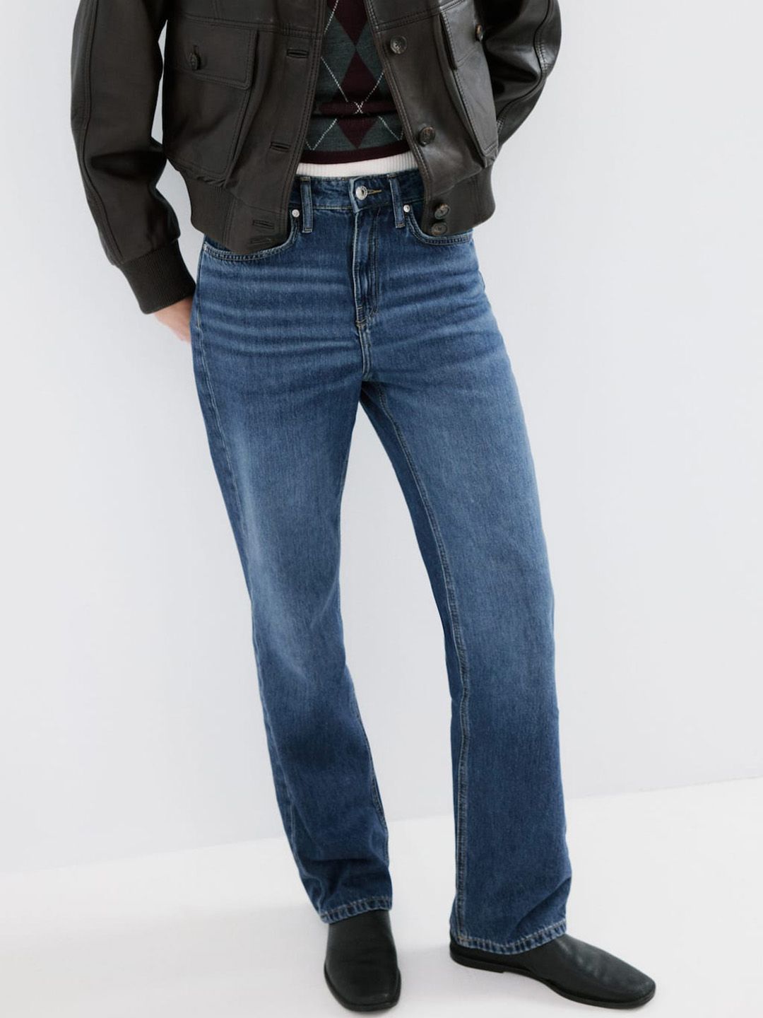 MANGO Women Straight Fit High-Rise Light Fade Jeans-picture-28