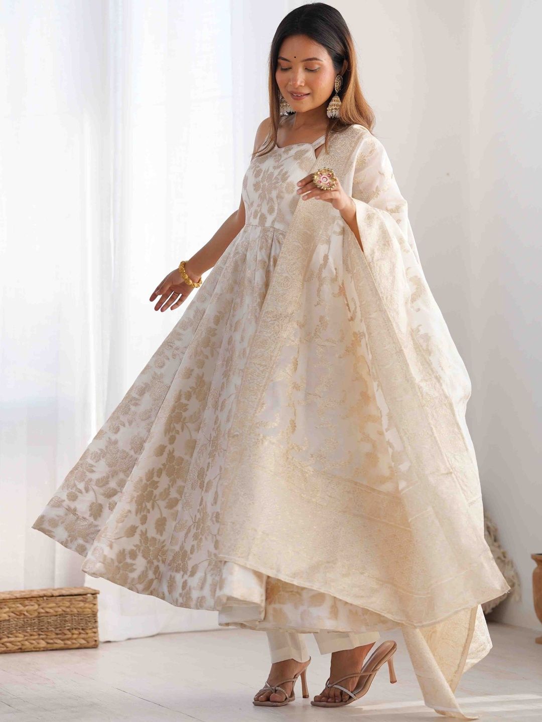SAJAVAT ETHENIC WEAR Women Regular Kurta with Trousers & With Dupatta