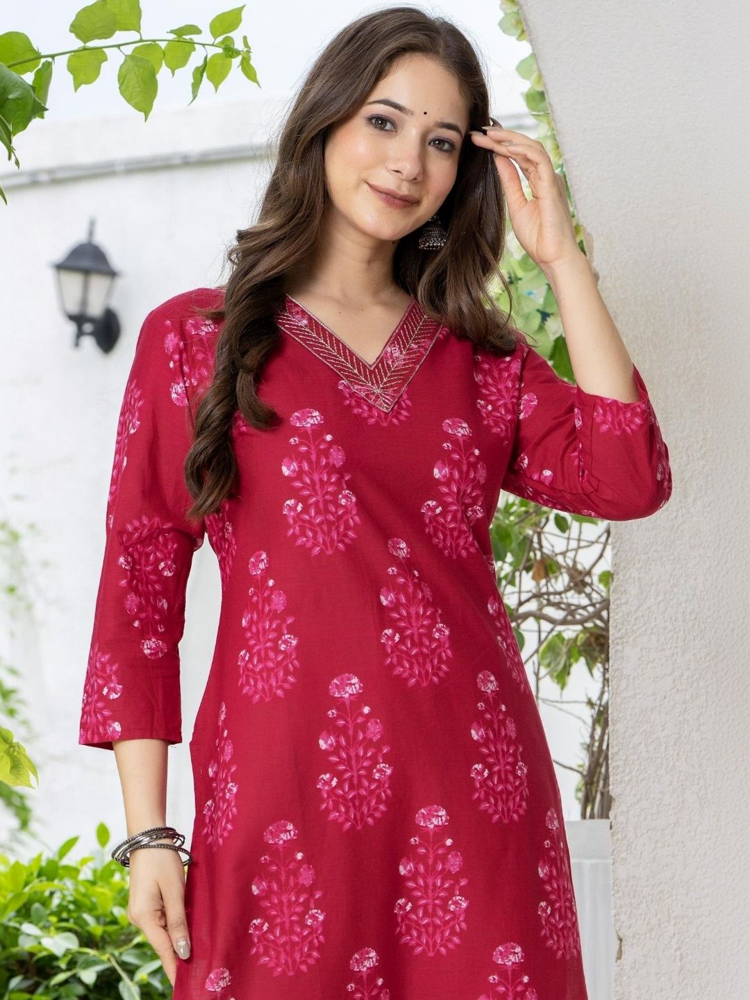 Zyla Women Floral Embroidered Kurta-image-23