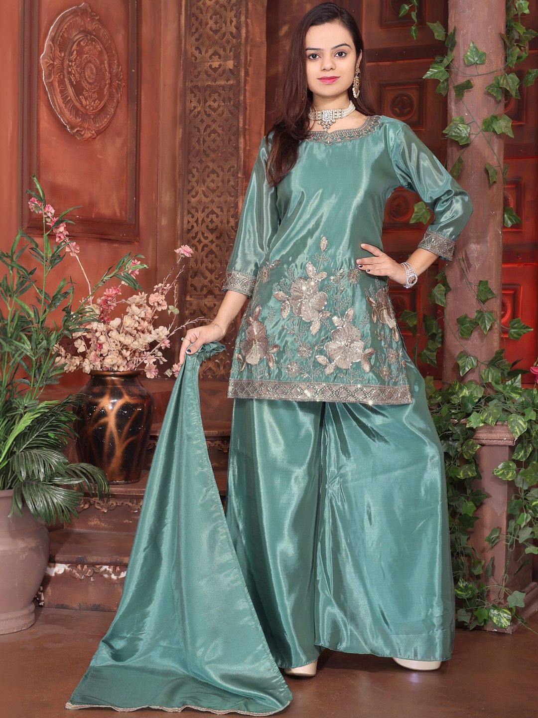 7Tiara Girls Ethnic Motifs Embroidered Regular Thread Work Kurta with Palazzos & With Dupatta