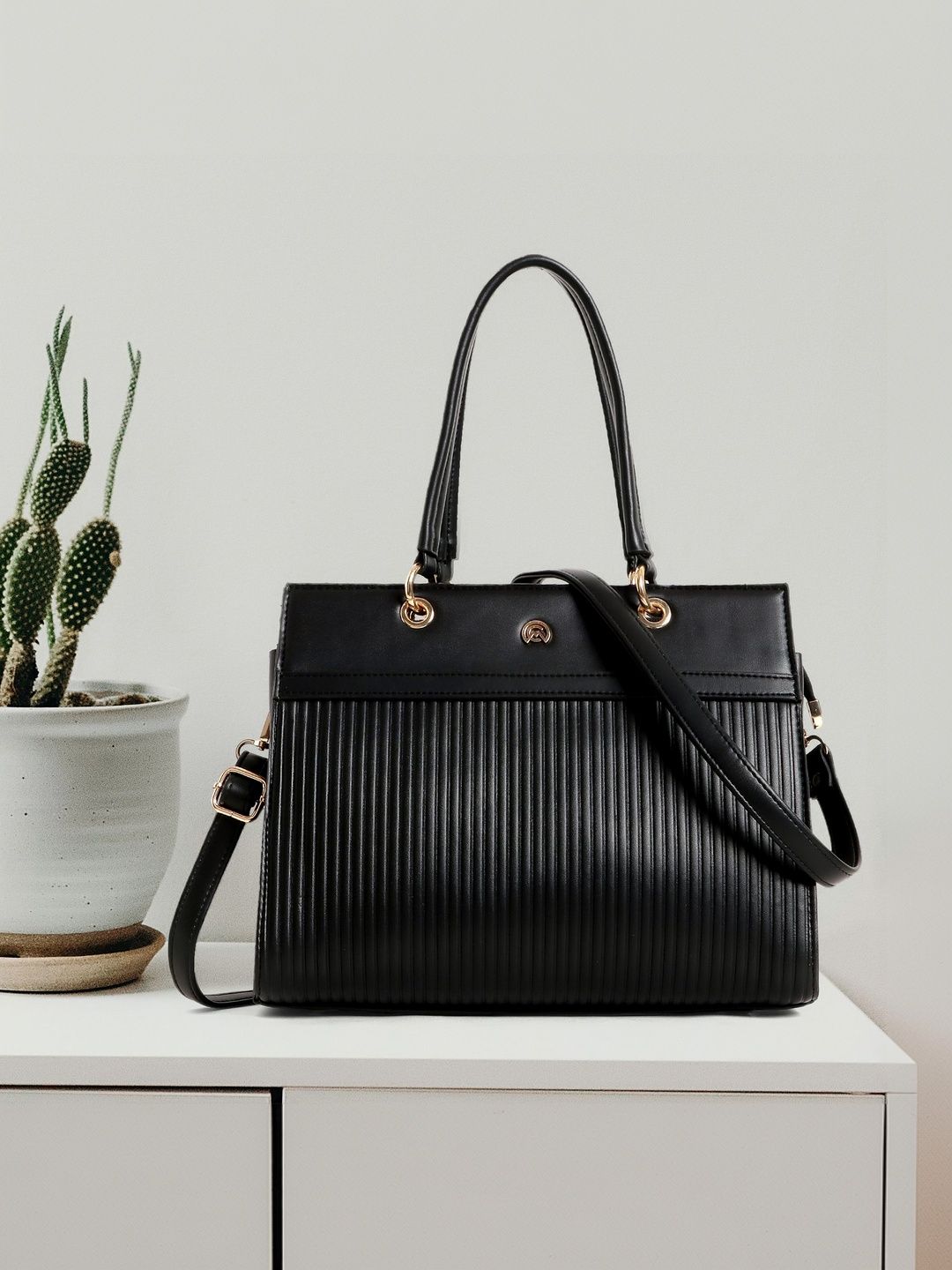 Martucci Textured Structured Handheld Bag-picture-35