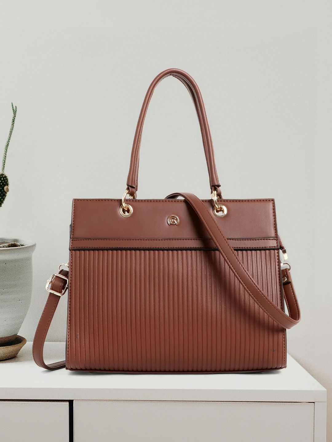 Martucci Textured Structured Handheld Bag-picture-36