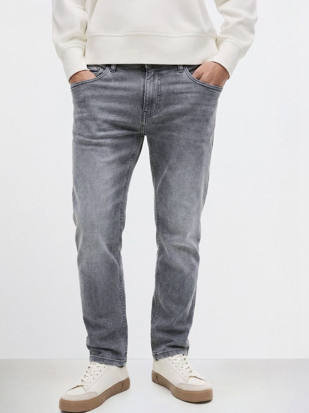 The Indian Garage Co Men Slim Fit Mid-Rise Light Fade Jeans-picture-16