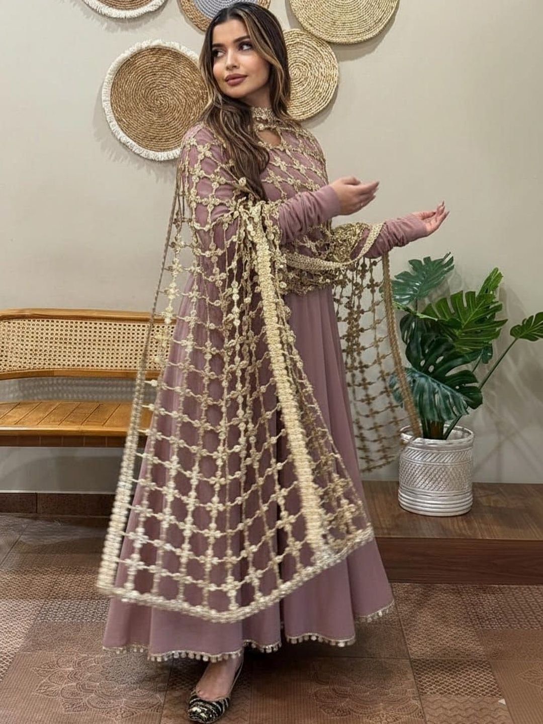VASTRABELLA Ethnic Motifs Woven Design Dupatta with Mirror Work-image-9