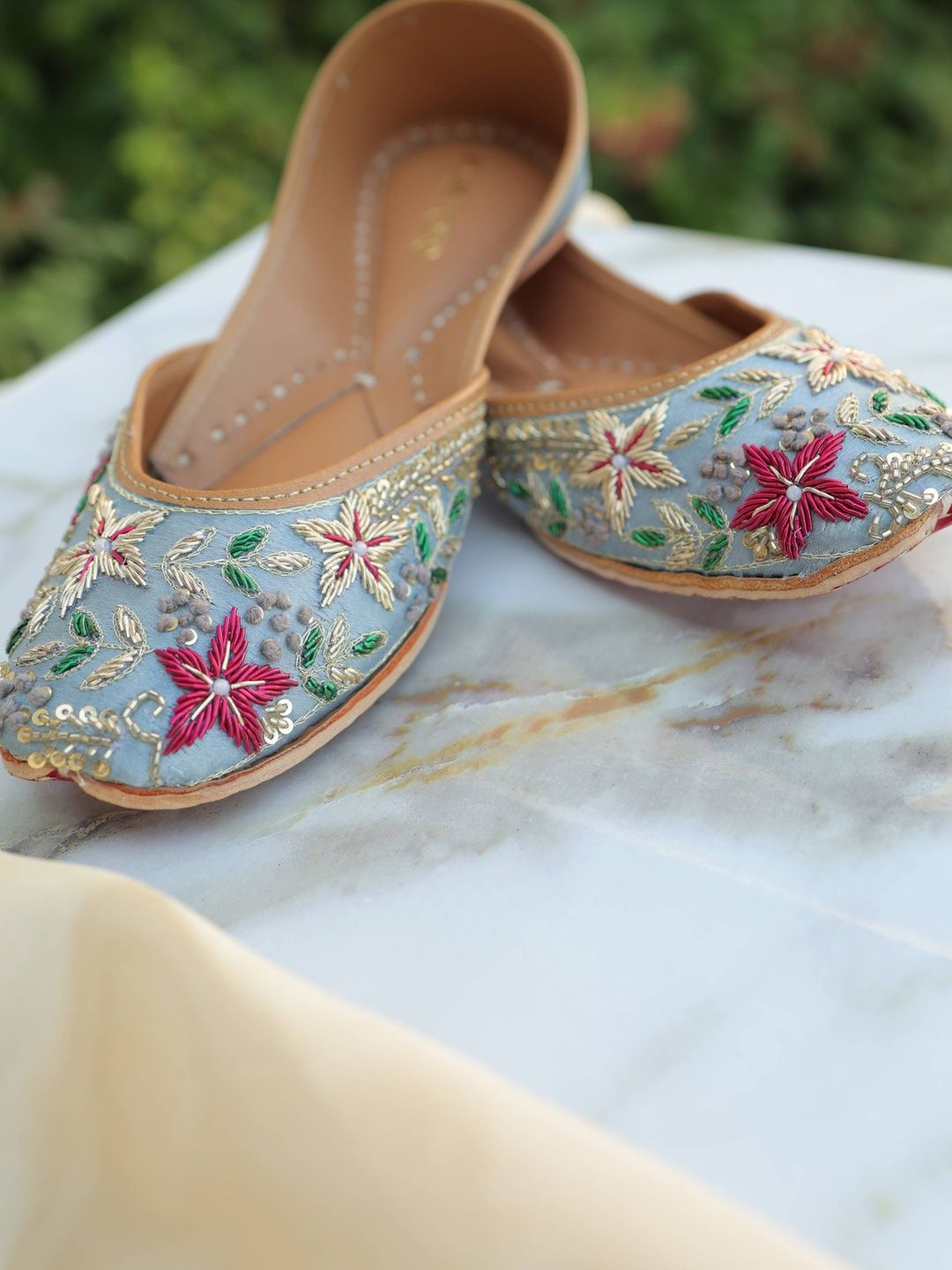 KIWI TOES Women Embellished Ethnic Mojaris with Embroidered Flats-image-24