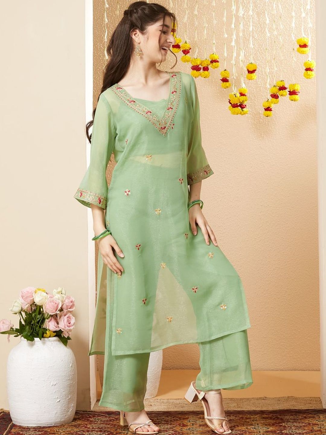 CurlyTales Girls Ethnic Motifs Embroidered Regular Thread Work Kurta with Palazzos-picture-36