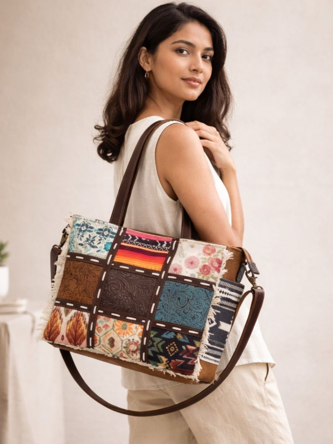 Atri Geometric Printed Shoulder Bag with Fringed-picture-32