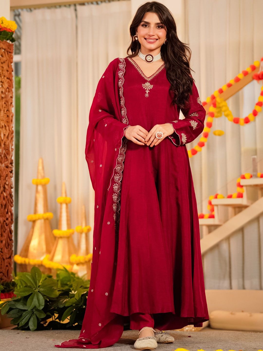 Woomn Women Ethnic Motifs Embroidered Regular Thread Work Silk Blend Kurta with Pyjamas-picture-14
