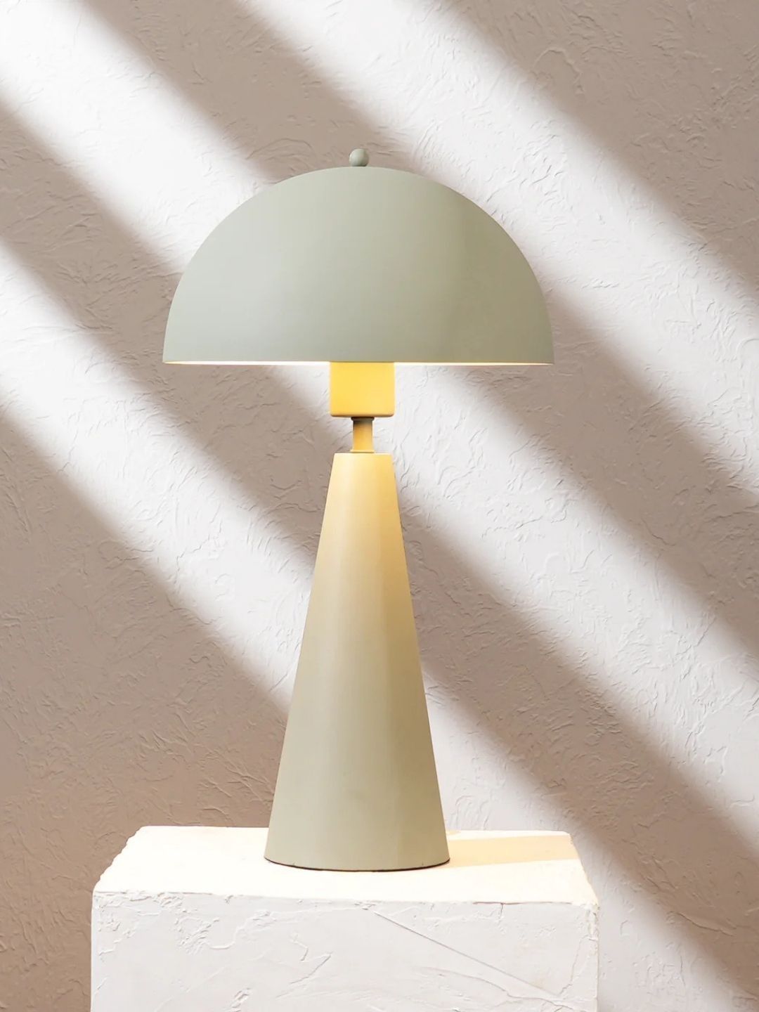 FIG Green Iron Contemporary Frusturical Shaped Table Lamp with Adjustable Cord and Bulb-picture-41