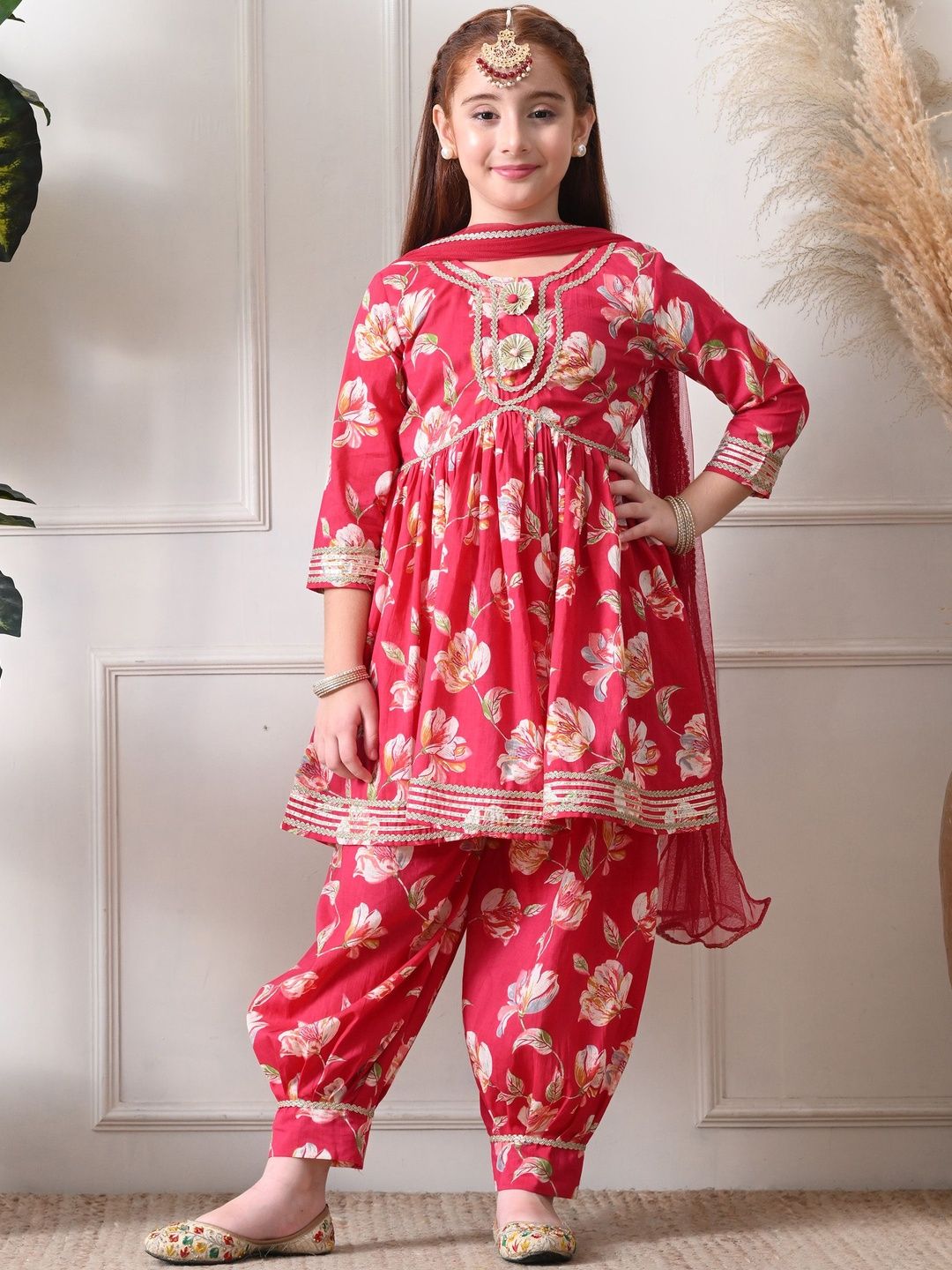 House of Pataudi Girls Printed Round-Neck Kurta Dhoti & Dupatta-picture-10