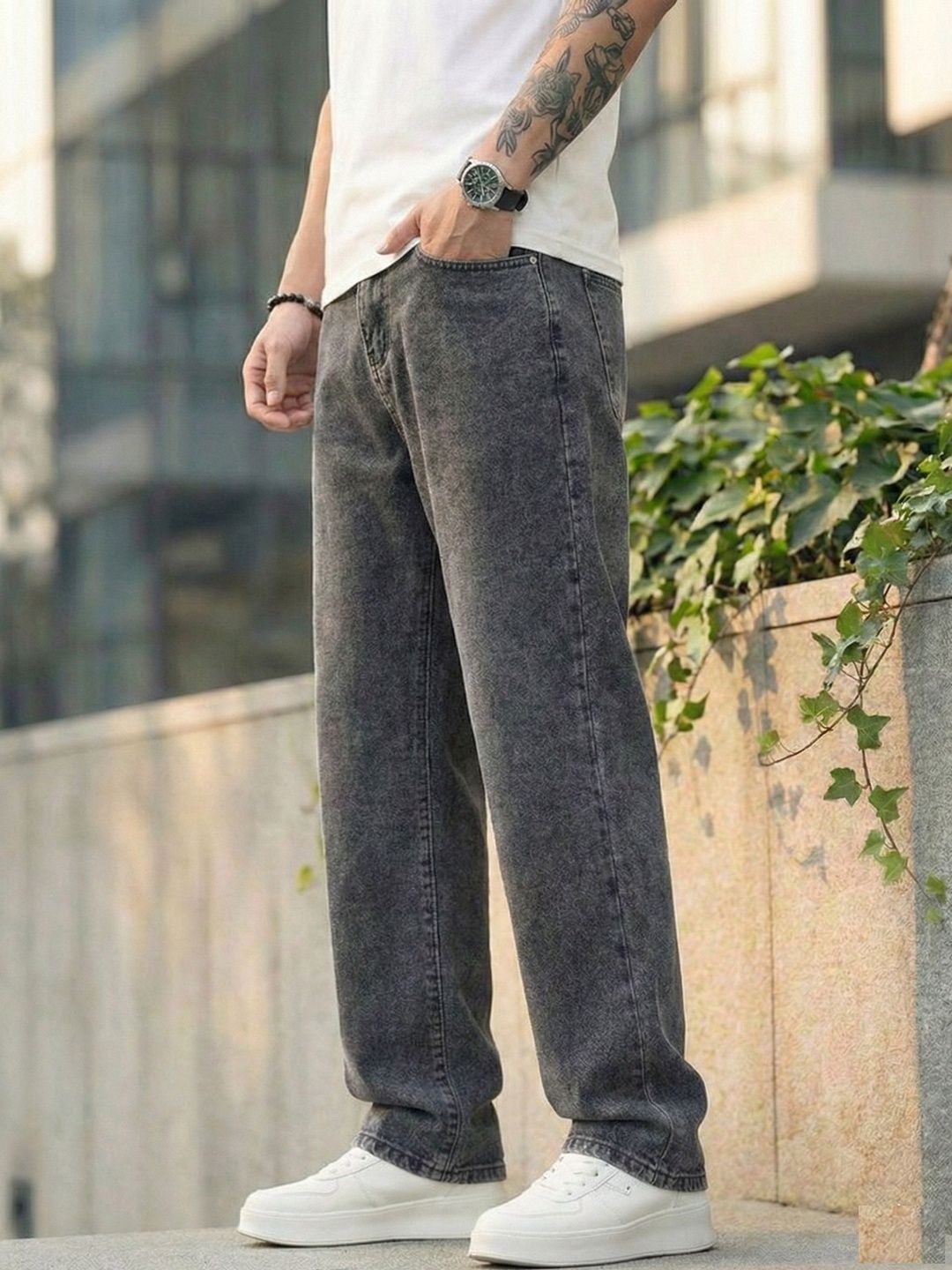 EVERFADE Men Relaxed Fit Mid-Rise Light Fade Jeans-image-45