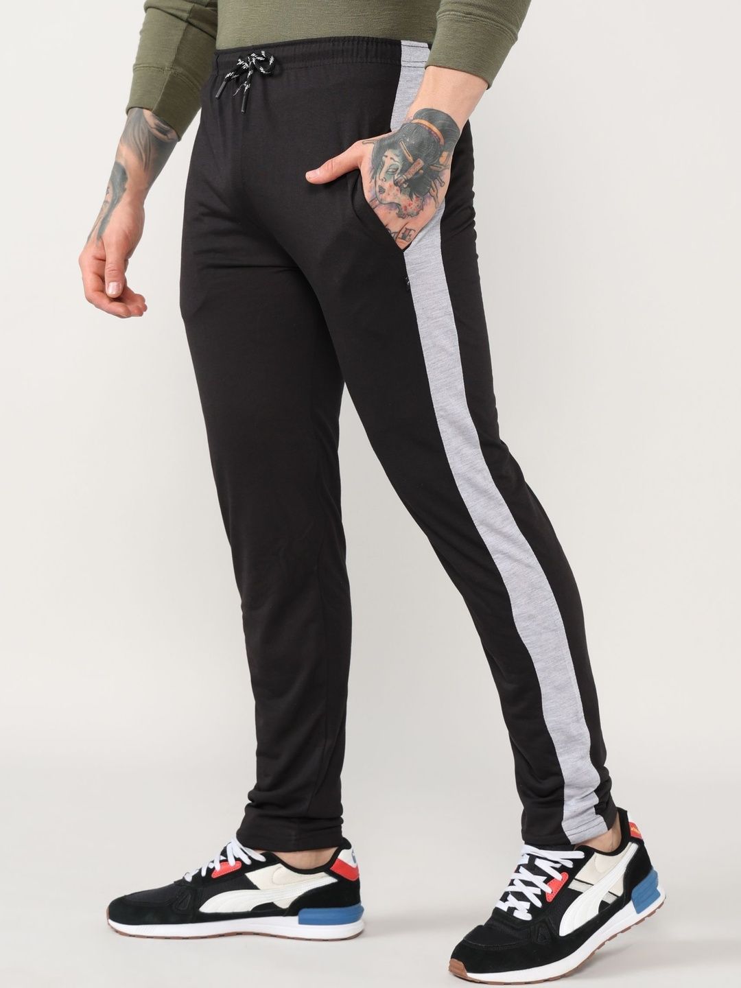 Tee town Men Regular Fit Colourblocked Training Track Pants-image-4