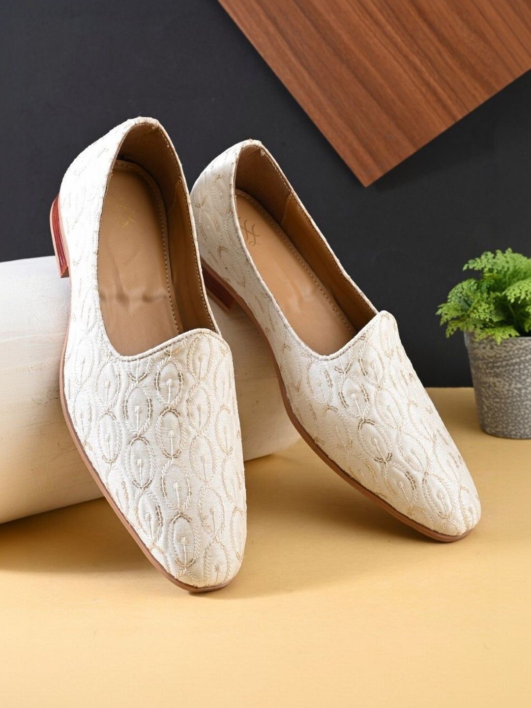 House of Pataudi Men Textile Round Toe Mojaris-picture-43