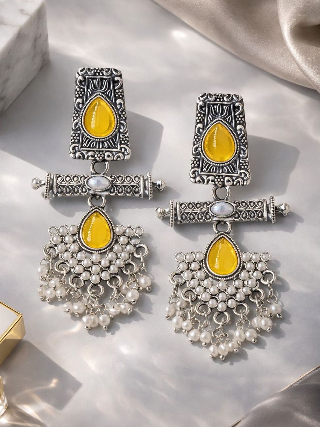 Tipsy closet Geometric Drop Earrings-picture-12