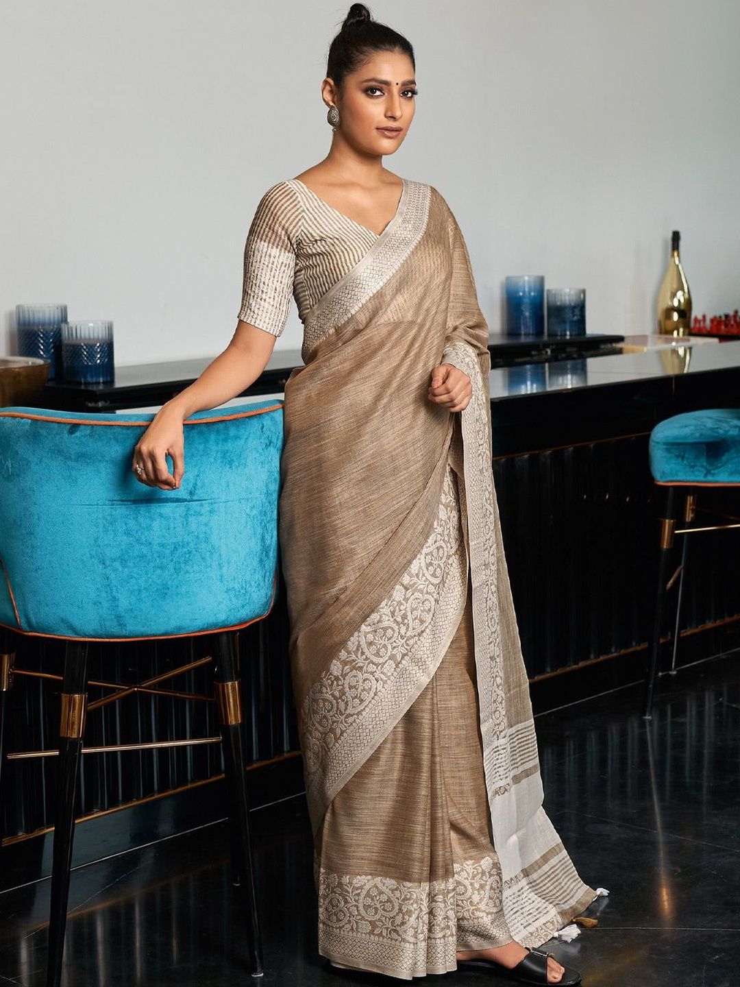 Sutriti Woven Design Zari Linen Blend Saree