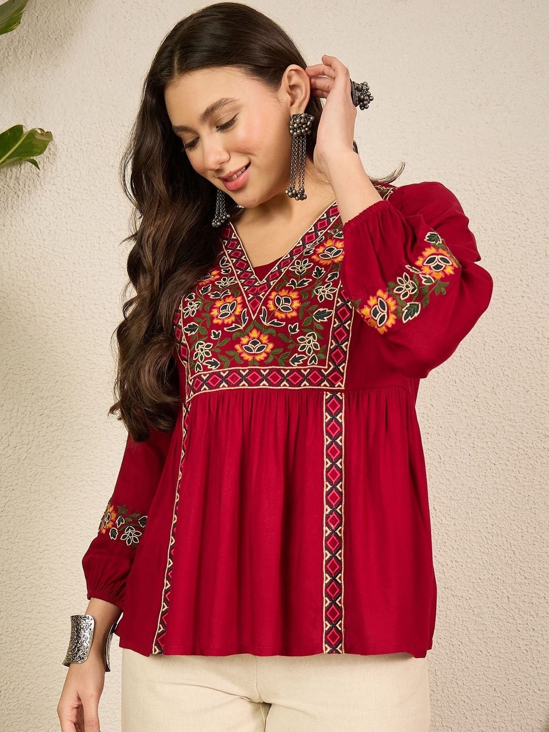 Anouk Floral Embroidered V-Neck Thread Work Thread Work Empire Kurti-picture-10