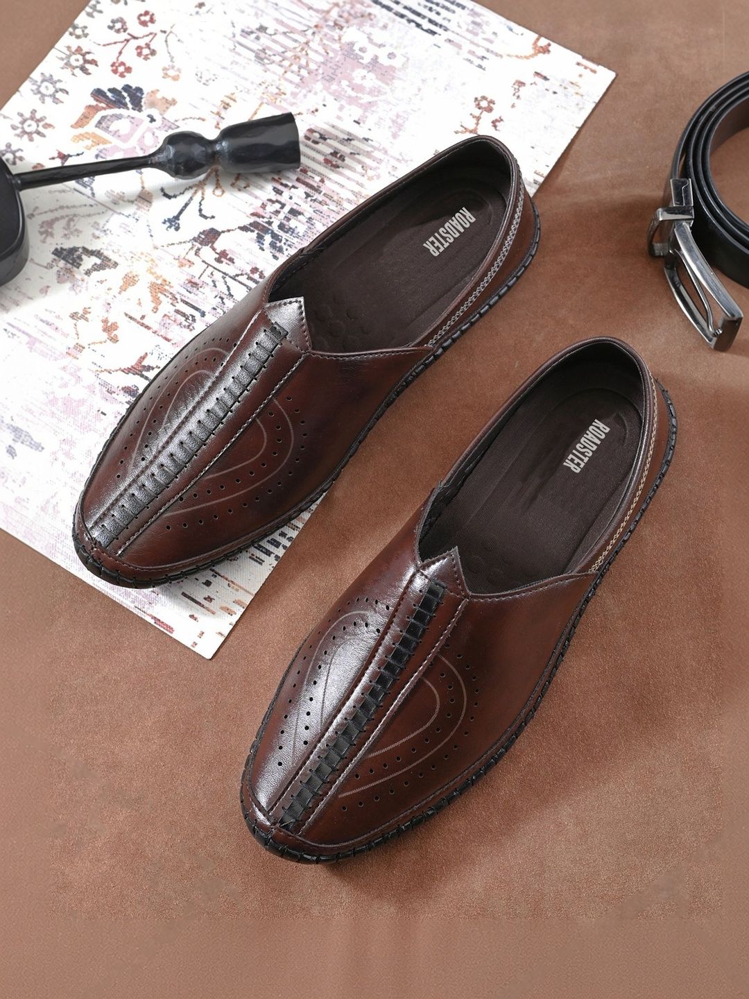 The Roadster Lifestyle Co Men Casual Mojaris-image-2